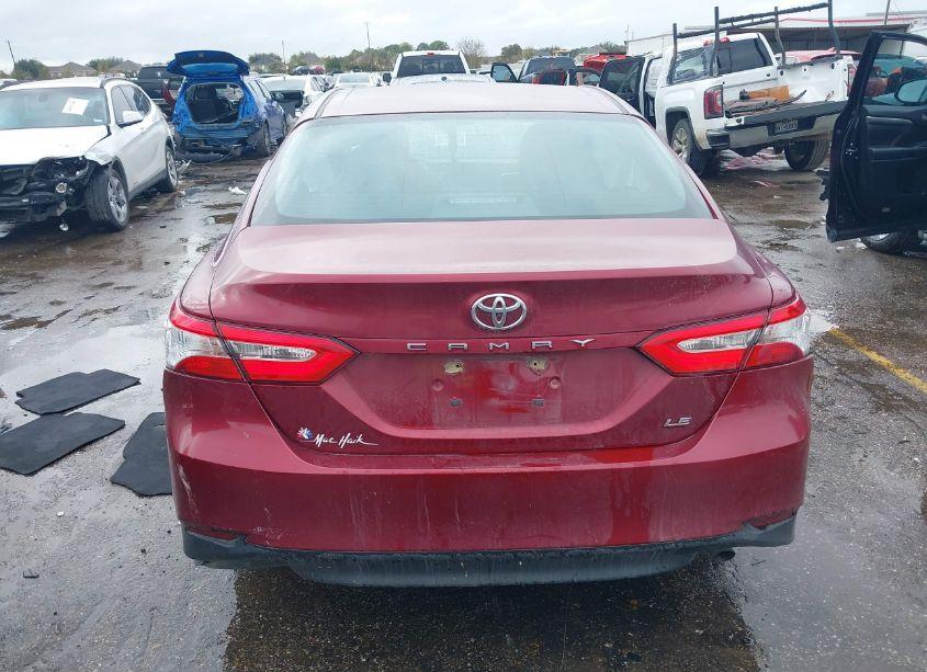 Photo 16 of 2018 Toyota Camry LE (VIN 4T1B11HK1JU522353)