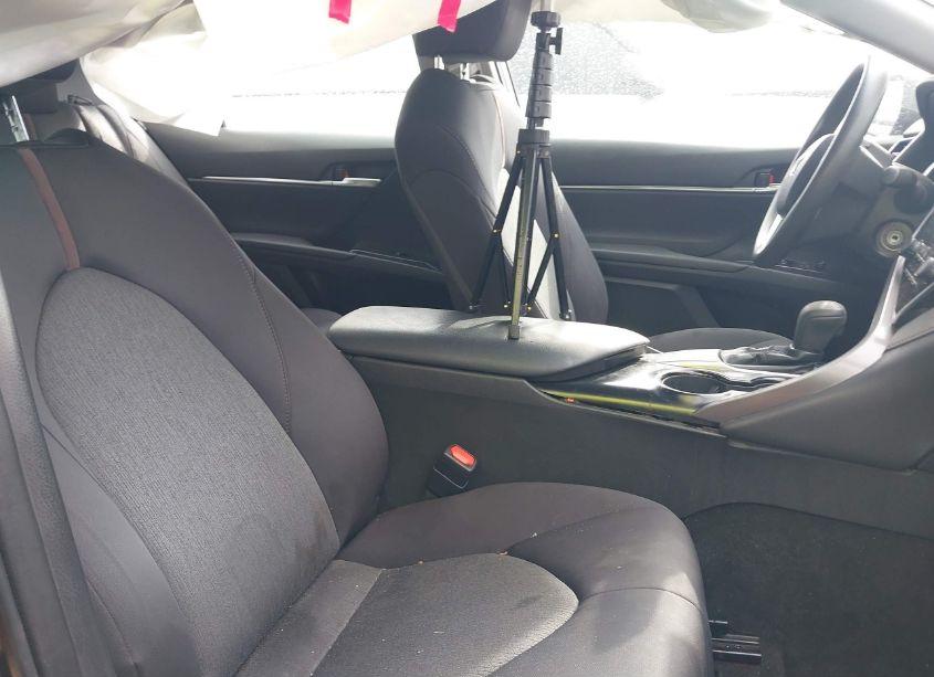 Photo 5 of 2018 Toyota Camry LE (VIN 4T1B11HK1JU522353)