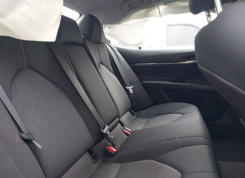 Photo 8 of 2018 Toyota Camry LE (VIN 4T1B11HK1JU522353)