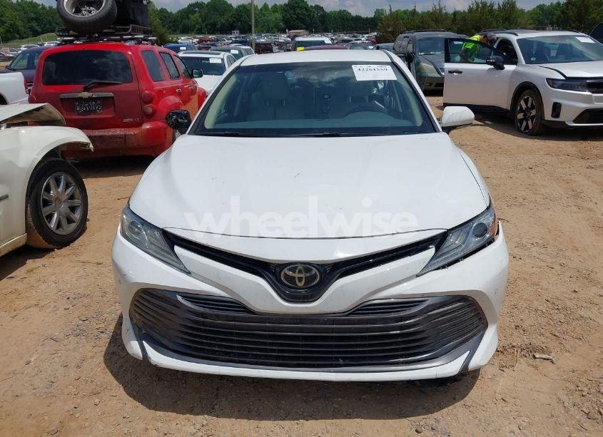 Photo 12 of 2018 Toyota Camry XLE (VIN 4T1B11HK1JU524846)