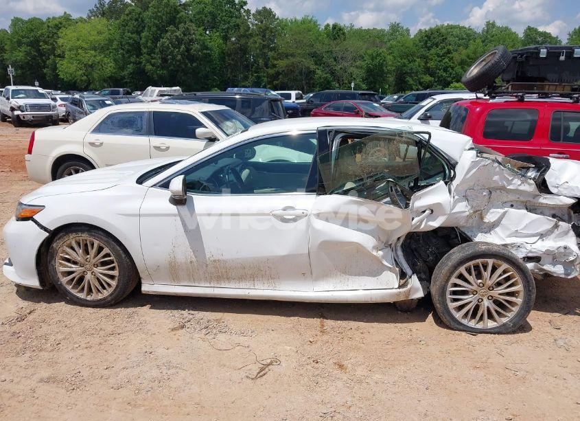 Photo 14 of 2018 Toyota Camry XLE (VIN 4T1B11HK1JU524846)