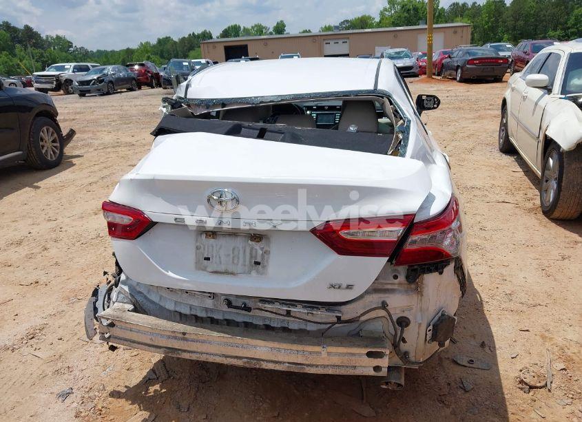 Photo 16 of 2018 Toyota Camry XLE (VIN 4T1B11HK1JU524846)