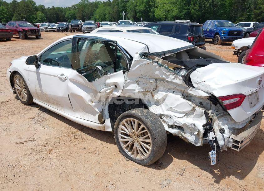 Photo 3 of 2018 Toyota Camry XLE (VIN 4T1B11HK1JU524846)