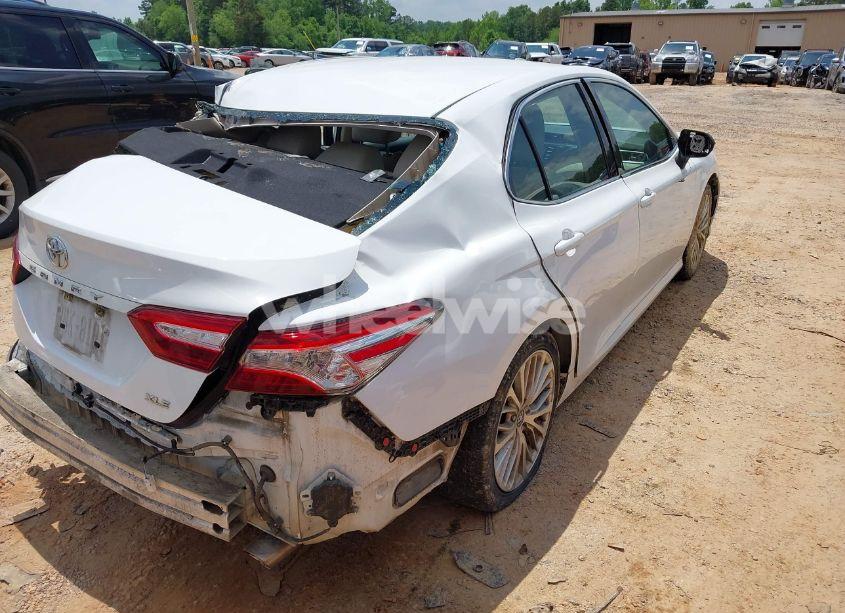 Photo 4 of 2018 Toyota Camry XLE (VIN 4T1B11HK1JU524846)