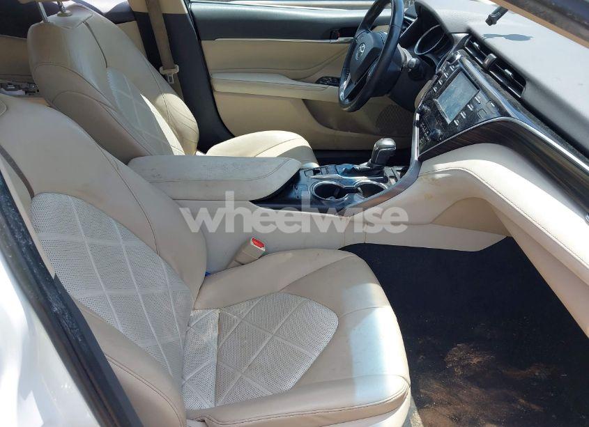 Photo 5 of 2018 Toyota Camry XLE (VIN 4T1B11HK1JU524846)