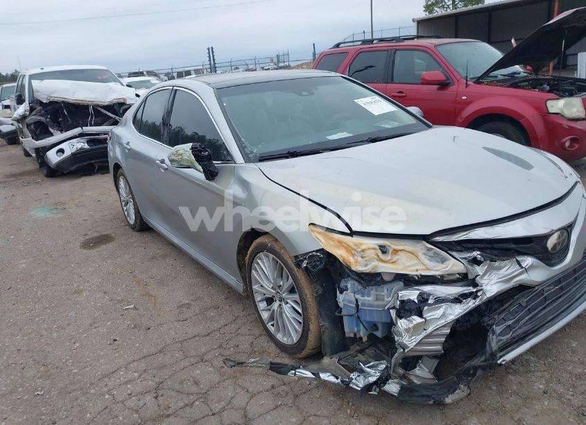 Photo 11 of 2018 Toyota Camry XLE (VIN 4T1B11HK1JU526421)