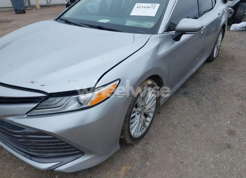 Photo 12 of 2018 Toyota Camry XLE (VIN 4T1B11HK1JU526421)