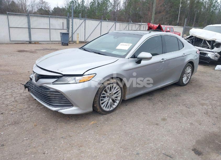 Photo 2 of 2018 Toyota Camry XLE (VIN 4T1B11HK1JU526421)