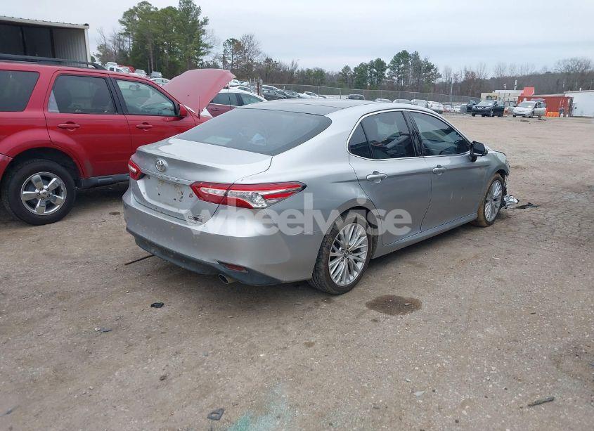 Photo 4 of 2018 Toyota Camry XLE (VIN 4T1B11HK1JU526421)