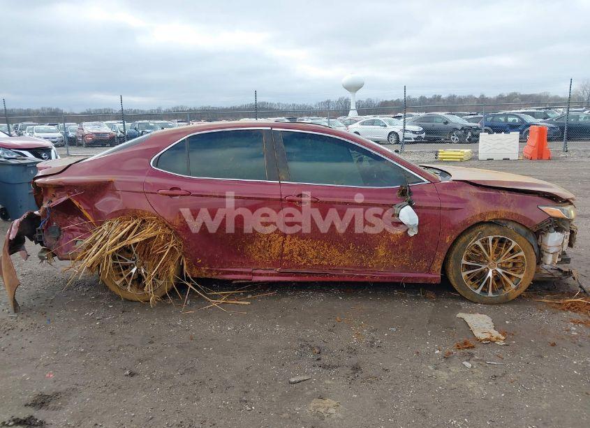 Photo 14 of 2018 Toyota Camry L/LE/XLE/SE/XSE (VIN 4T1B11HK1JU529058)