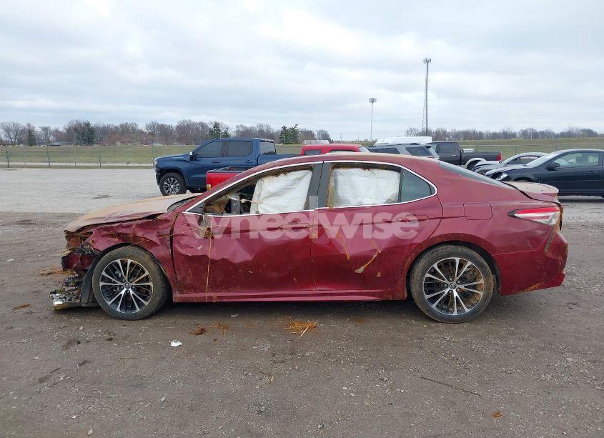 Photo 15 of 2018 Toyota Camry L/LE/XLE/SE/XSE (VIN 4T1B11HK1JU529058)