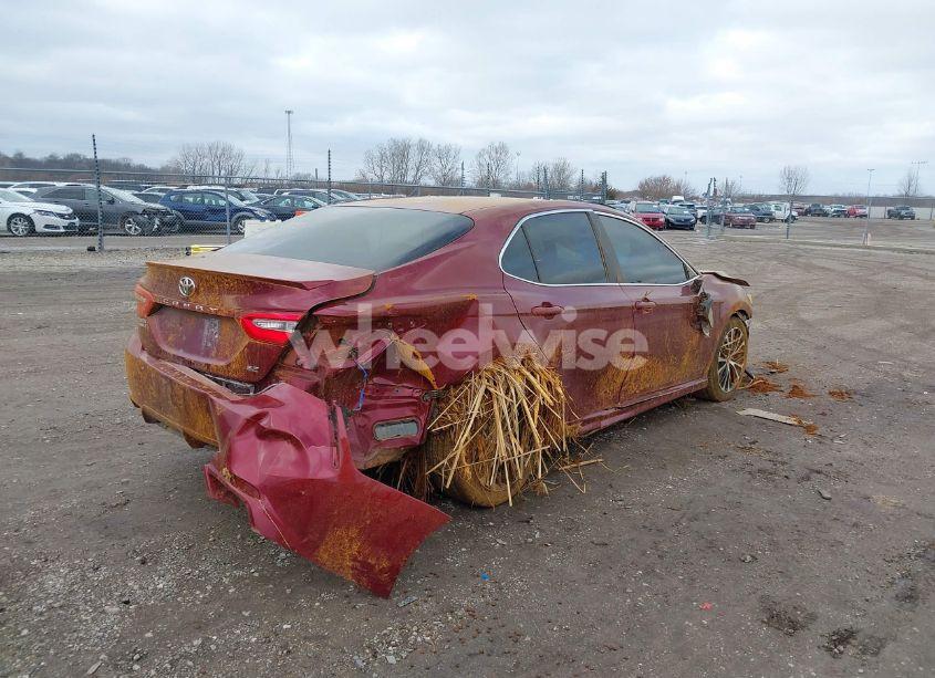 Photo 4 of 2018 Toyota Camry L/LE/XLE/SE/XSE (VIN 4T1B11HK1JU529058)