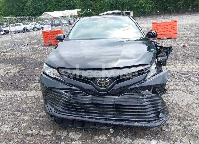 Photo 12 of 2018 Toyota Camry L/LE/SE/XLE (VIN 4T1B11HK1JU540044)