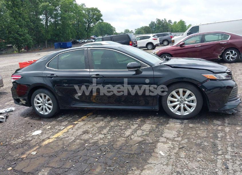 Photo 13 of 2018 Toyota Camry L/LE/SE/XLE (VIN 4T1B11HK1JU540044)