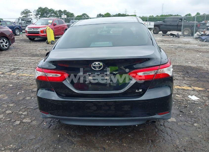 Photo 16 of 2018 Toyota Camry L/LE/SE/XLE (VIN 4T1B11HK1JU540044)