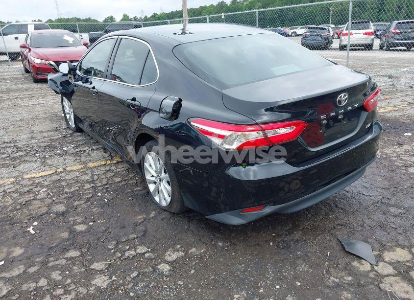 Photo 3 of 2018 Toyota Camry L/LE/SE/XLE (VIN 4T1B11HK1JU540044)