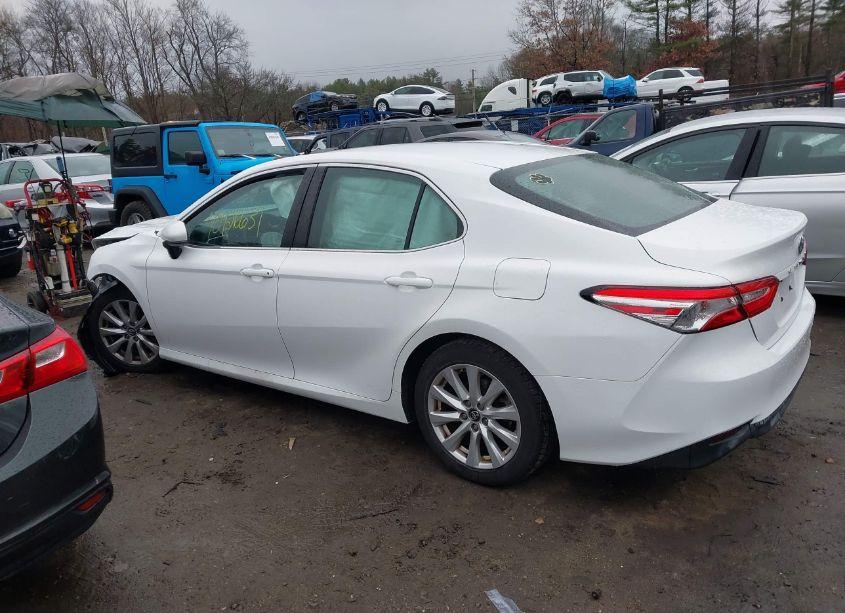 Photo 14 of 2018 Toyota Camry LE (VIN 4T1B11HK1JU540285)