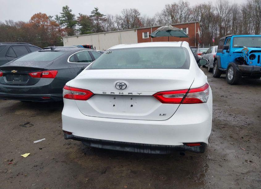 Photo 16 of 2018 Toyota Camry LE (VIN 4T1B11HK1JU540285)