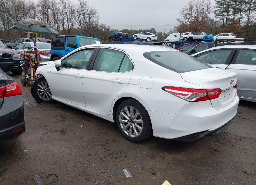 Photo 3 of 2018 Toyota Camry LE (VIN 4T1B11HK1JU540285)