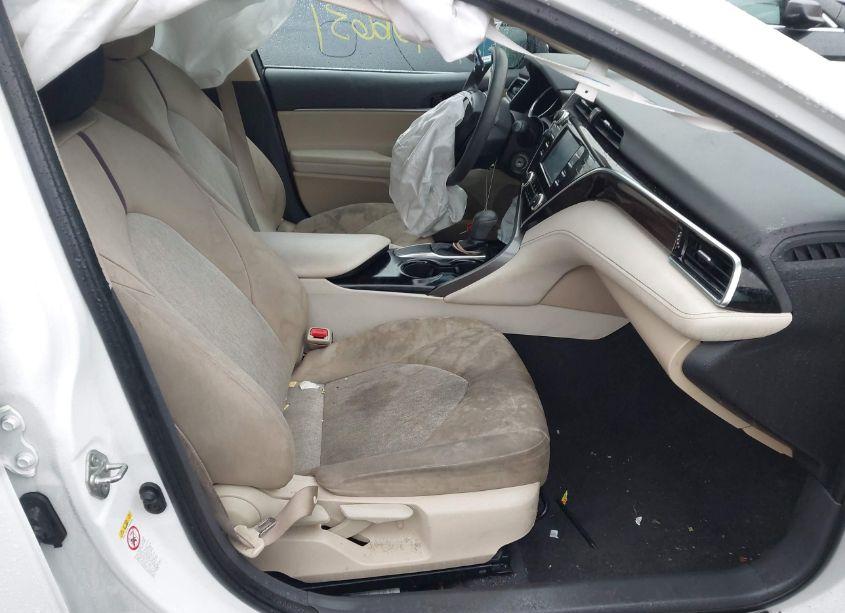 Photo 5 of 2018 Toyota Camry LE (VIN 4T1B11HK1JU540285)