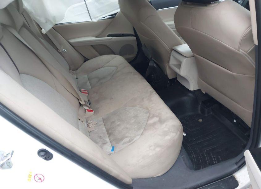 Photo 8 of 2018 Toyota Camry LE (VIN 4T1B11HK1JU540285)