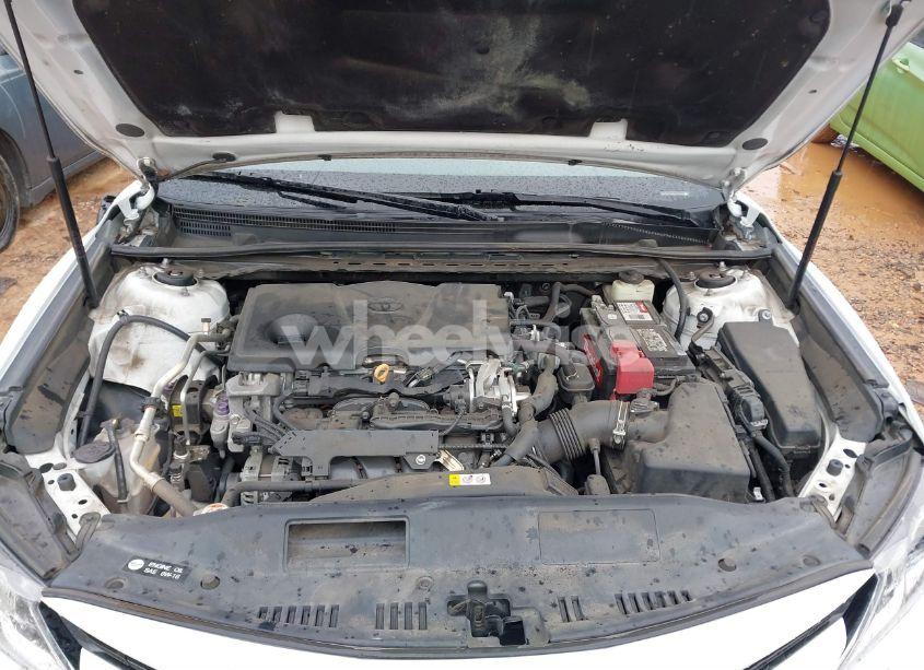 Photo 10 of 2018 Toyota Camry L (VIN 4T1B11HK1JU541694)