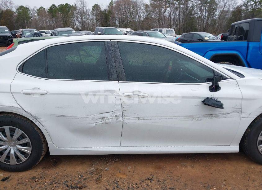 Photo 13 of 2018 Toyota Camry L (VIN 4T1B11HK1JU541694)