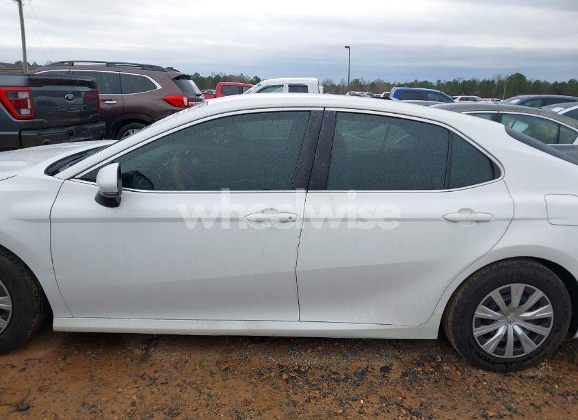 Photo 14 of 2018 Toyota Camry L (VIN 4T1B11HK1JU541694)