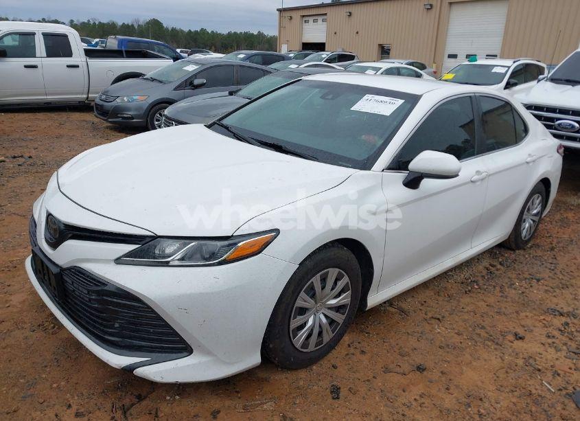 Photo 2 of 2018 Toyota Camry L (VIN 4T1B11HK1JU541694)