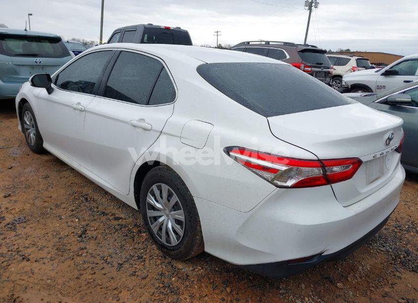 Photo 3 of 2018 Toyota Camry L (VIN 4T1B11HK1JU541694)