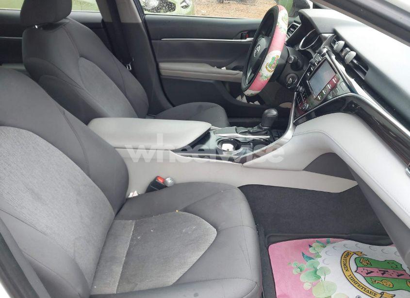 Photo 5 of 2018 Toyota Camry L (VIN 4T1B11HK1JU541694)