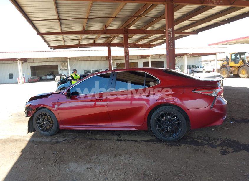 Photo 15 of 2018 Toyota Camry SE (VIN 4T1B11HK1JU554896)