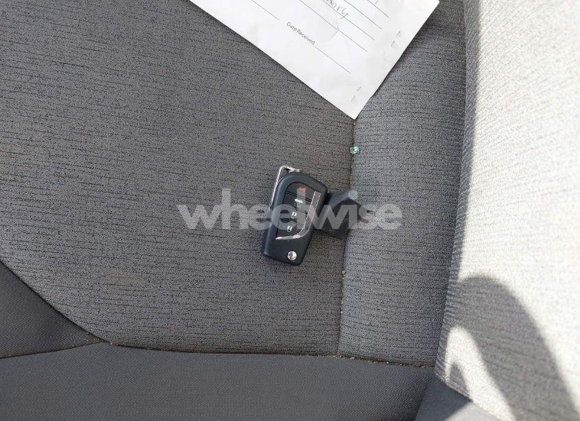 Photo 11 of 2018 Toyota Camry LE (VIN 4T1B11HK1JU555434)