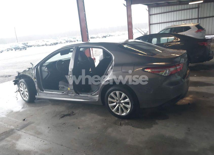 Photo 14 of 2018 Toyota Camry LE (VIN 4T1B11HK1JU555434)