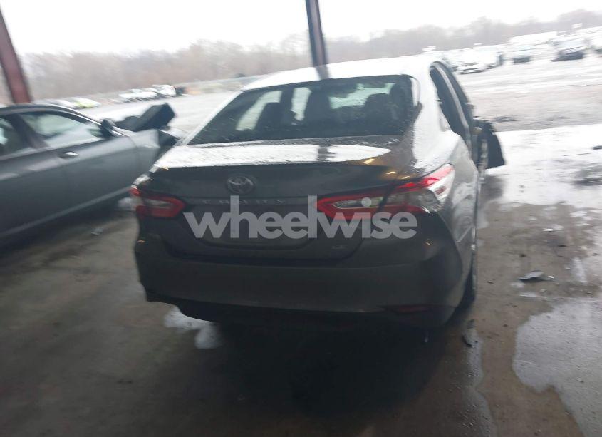 Photo 16 of 2018 Toyota Camry LE (VIN 4T1B11HK1JU555434)