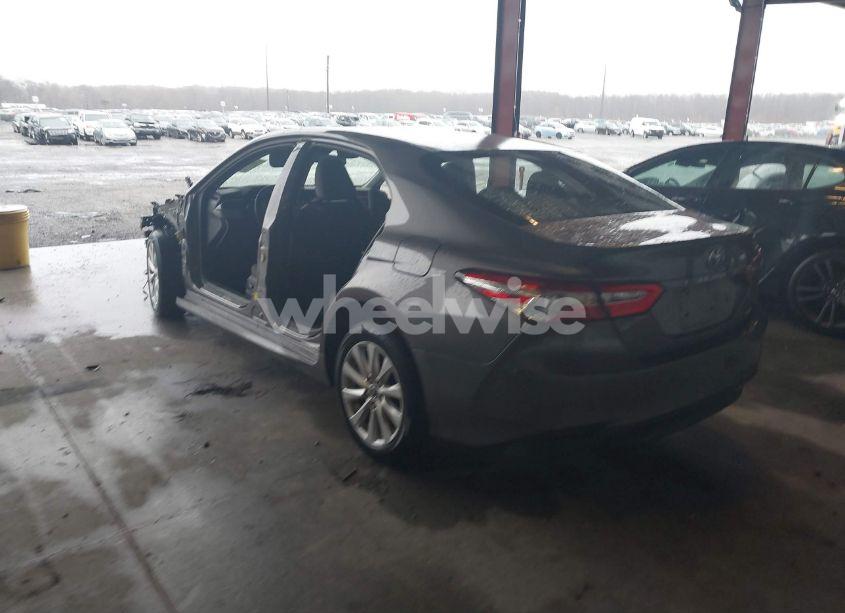 Photo 3 of 2018 Toyota Camry LE (VIN 4T1B11HK1JU555434)