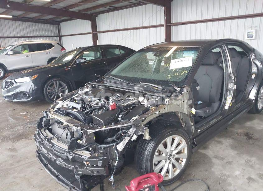 Photo 6 of 2018 Toyota Camry LE (VIN 4T1B11HK1JU555434)