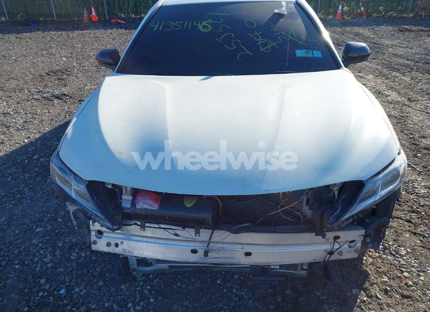 Photo 10 of 2018 Toyota Camry LE (VIN 4T1B11HK1JU565039)