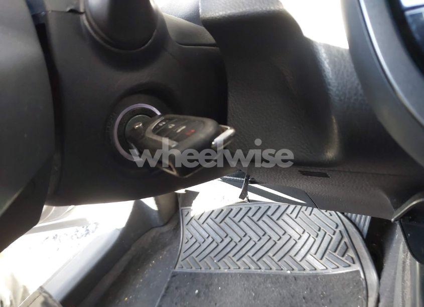 Photo 11 of 2018 Toyota Camry LE (VIN 4T1B11HK1JU565039)