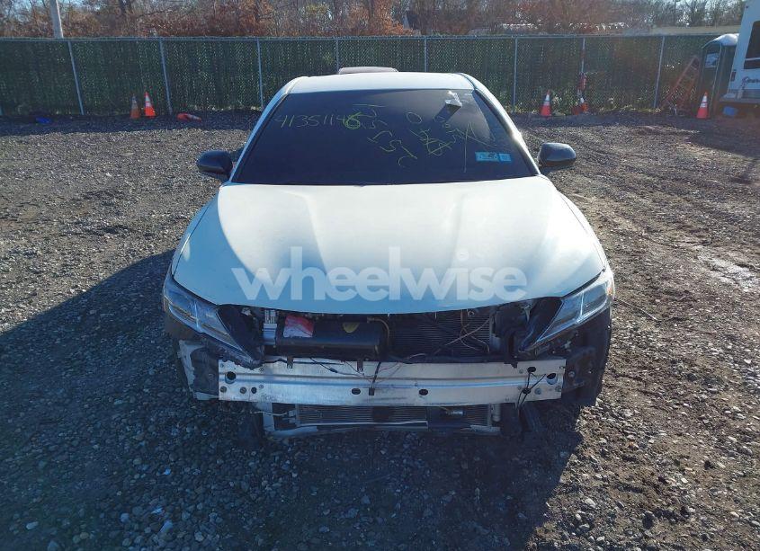 Photo 12 of 2018 Toyota Camry LE (VIN 4T1B11HK1JU565039)