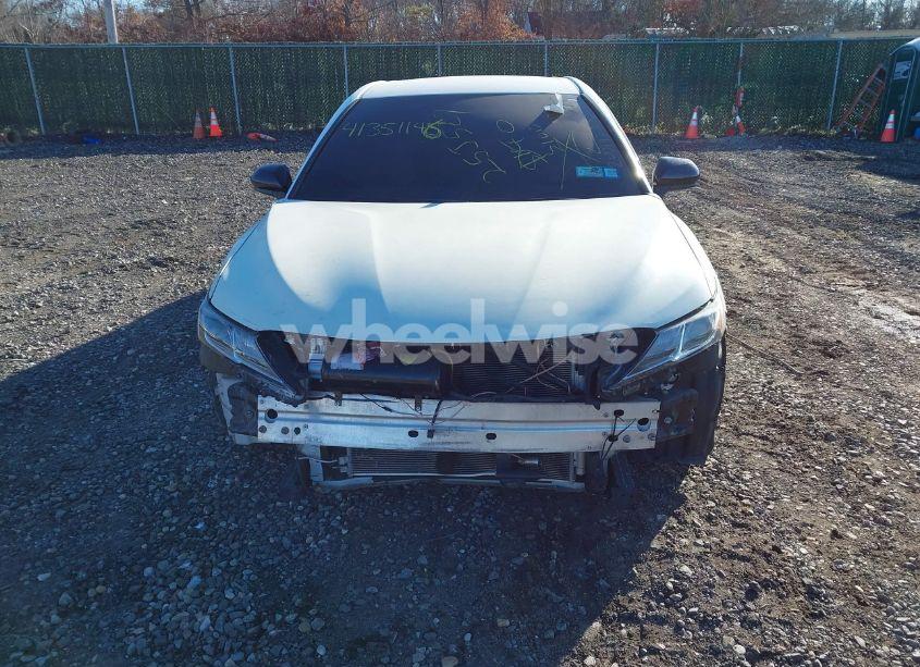 Photo 6 of 2018 Toyota Camry LE (VIN 4T1B11HK1JU565039)