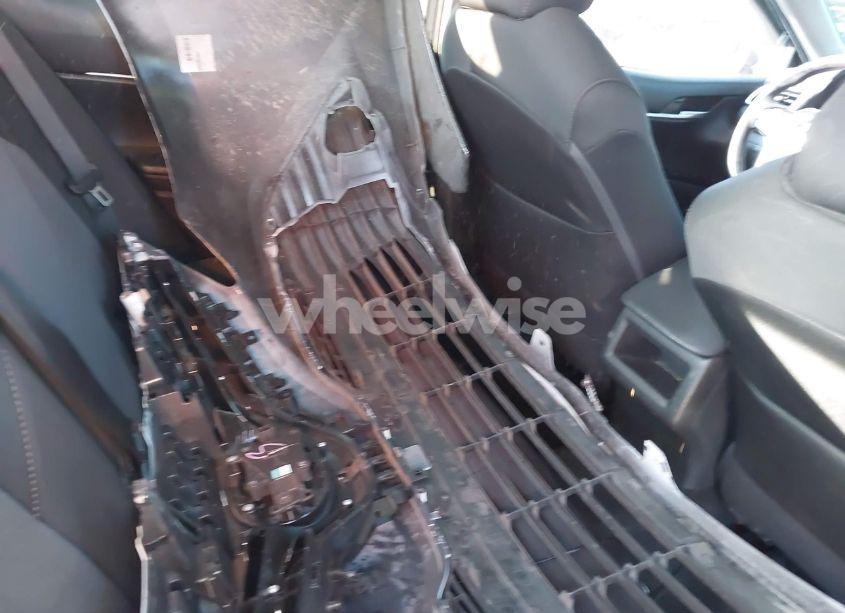 Photo 8 of 2018 Toyota Camry LE (VIN 4T1B11HK1JU565039)