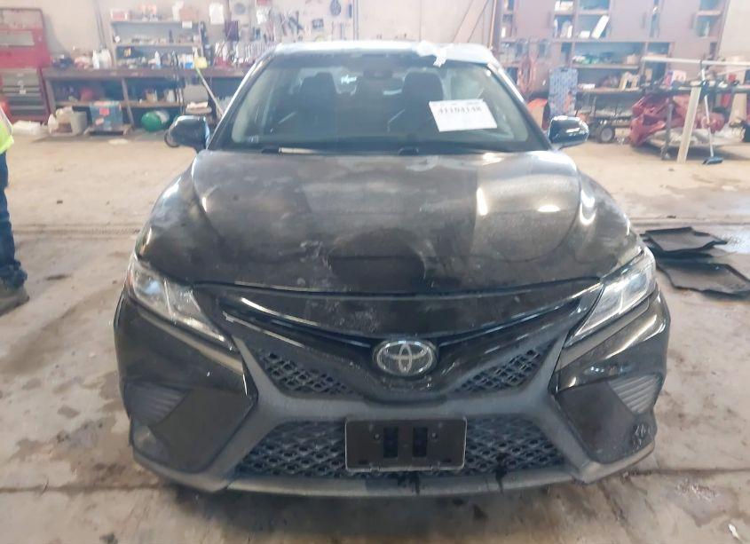 Photo 11 of 2018 Toyota Camry SE (VIN 4T1B11HK1JU568555)