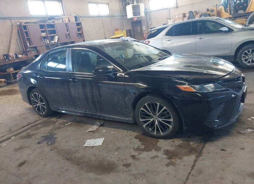 Photo 12 of 2018 Toyota Camry SE (VIN 4T1B11HK1JU568555)