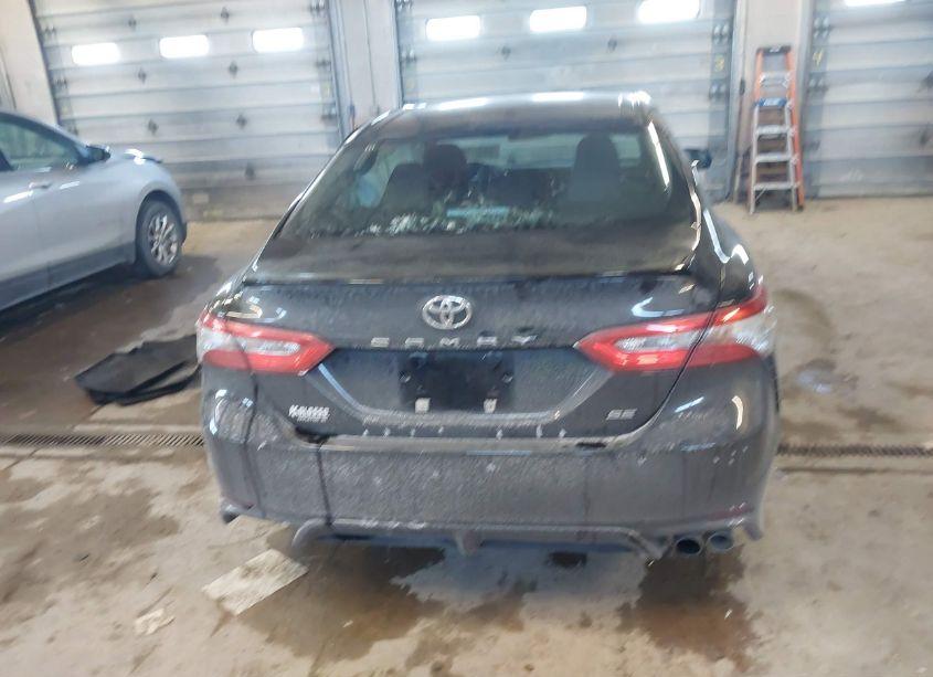 Photo 15 of 2018 Toyota Camry SE (VIN 4T1B11HK1JU568555)