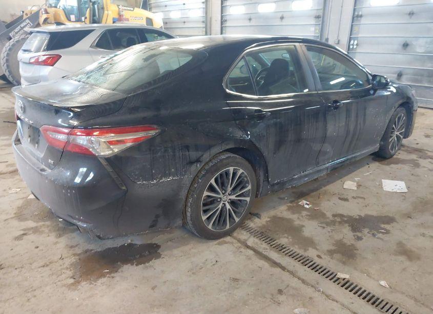 Photo 4 of 2018 Toyota Camry SE (VIN 4T1B11HK1JU568555)