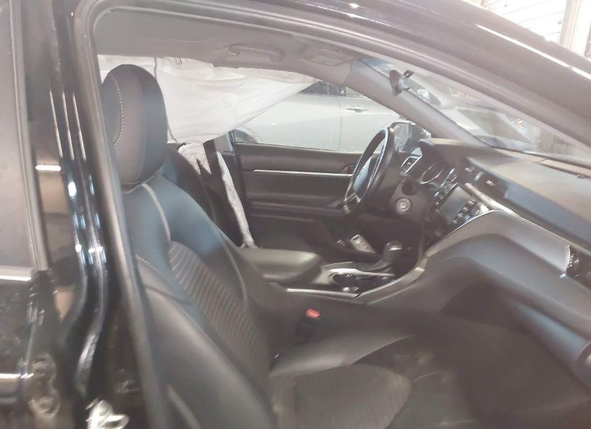 Photo 5 of 2018 Toyota Camry SE (VIN 4T1B11HK1JU568555)