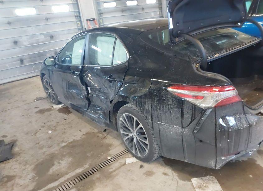 Photo 6 of 2018 Toyota Camry SE (VIN 4T1B11HK1JU568555)