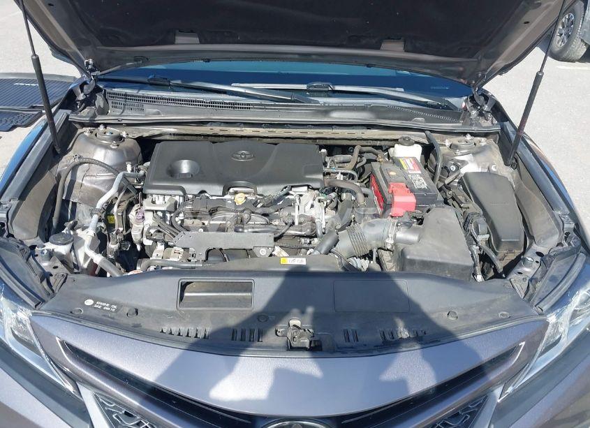 Photo 10 of 2018 Toyota Camry SE (VIN 4T1B11HK1JU573982)