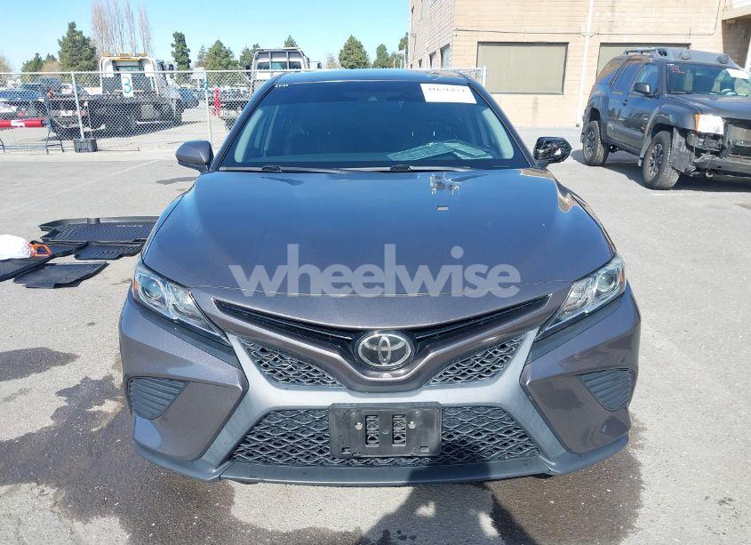 Photo 12 of 2018 Toyota Camry SE (VIN 4T1B11HK1JU573982)